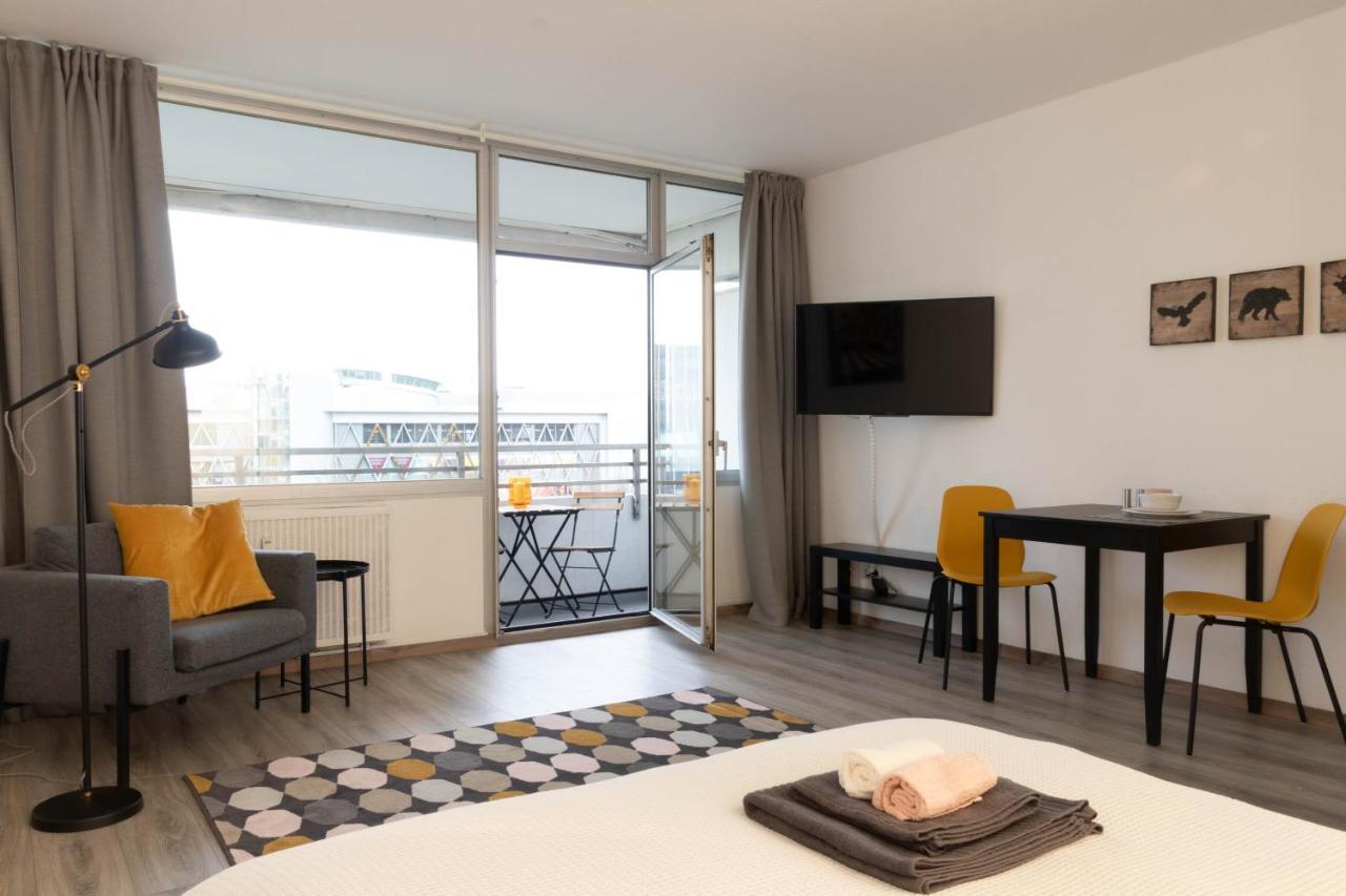 Apartment Bright - Central - Balcony - Tradefair Neuss Extérieur photo
